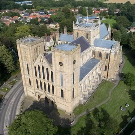 The Tailor's Lounge - Flat & Parking 아파트 *