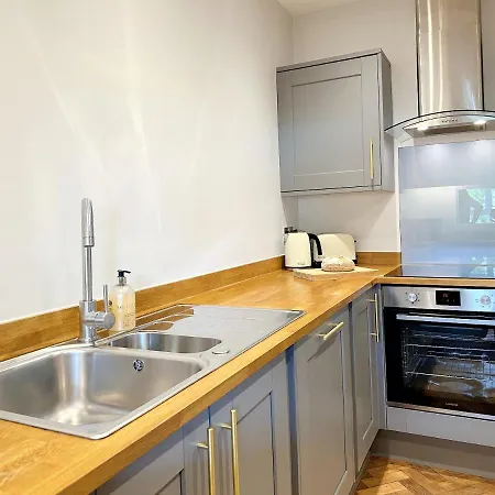 The Tailor's Lounge - Flat & Parking 아파트 *