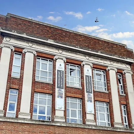 The Tailor's Lounge - Flat & Parking